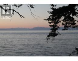 581 Bayview Drive, Mayne Island, BC V0N2J1 Photo 6