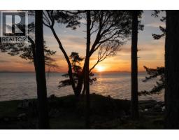 581 Bayview Drive, Mayne Island, BC V0N2J1 Photo 8