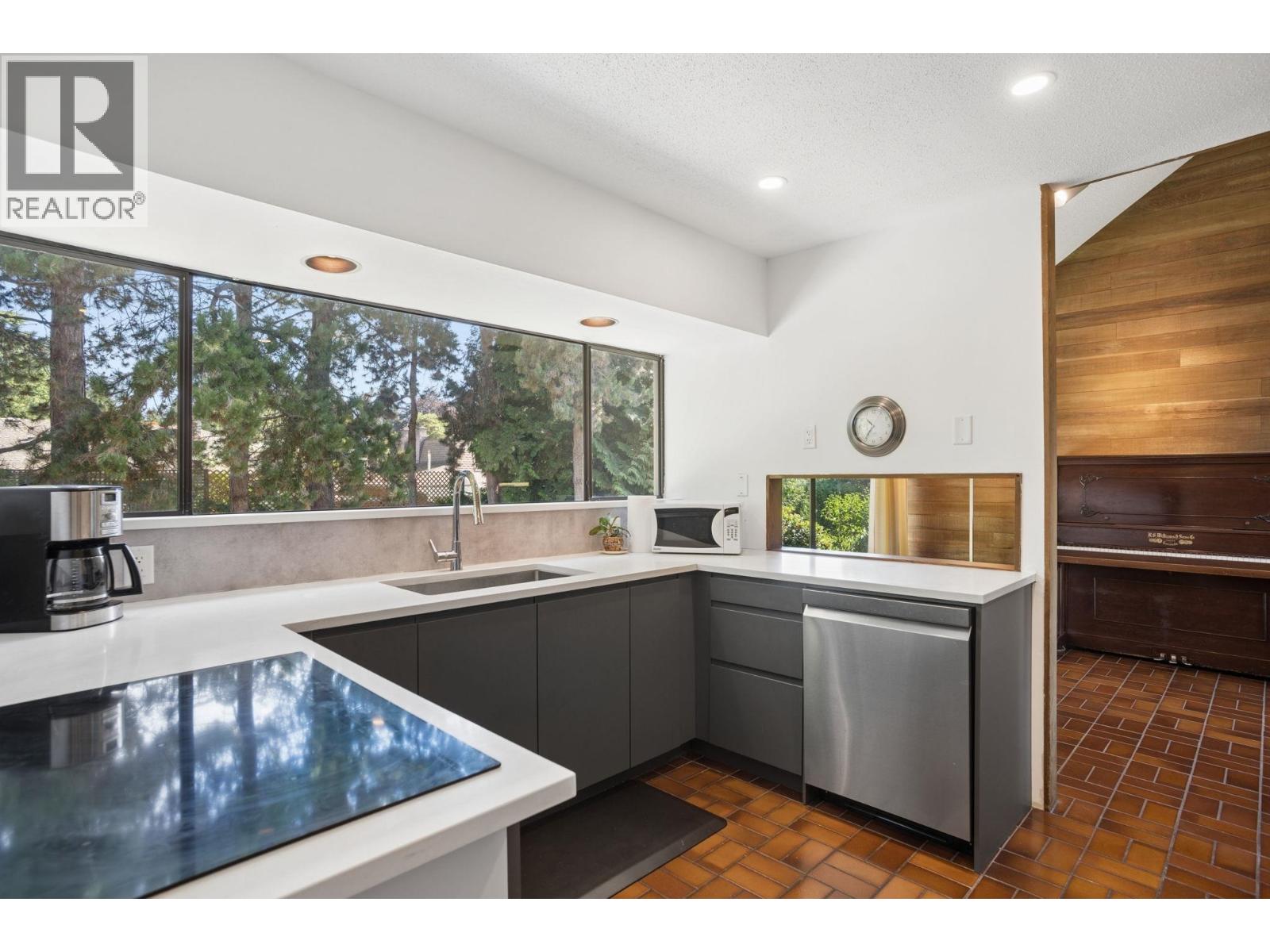 4 Bed, 2 Bath House for Sale in Vancouver – 4271 STAULO CRESCENT, Vancouver – MLS# R3159283 - Image 18
