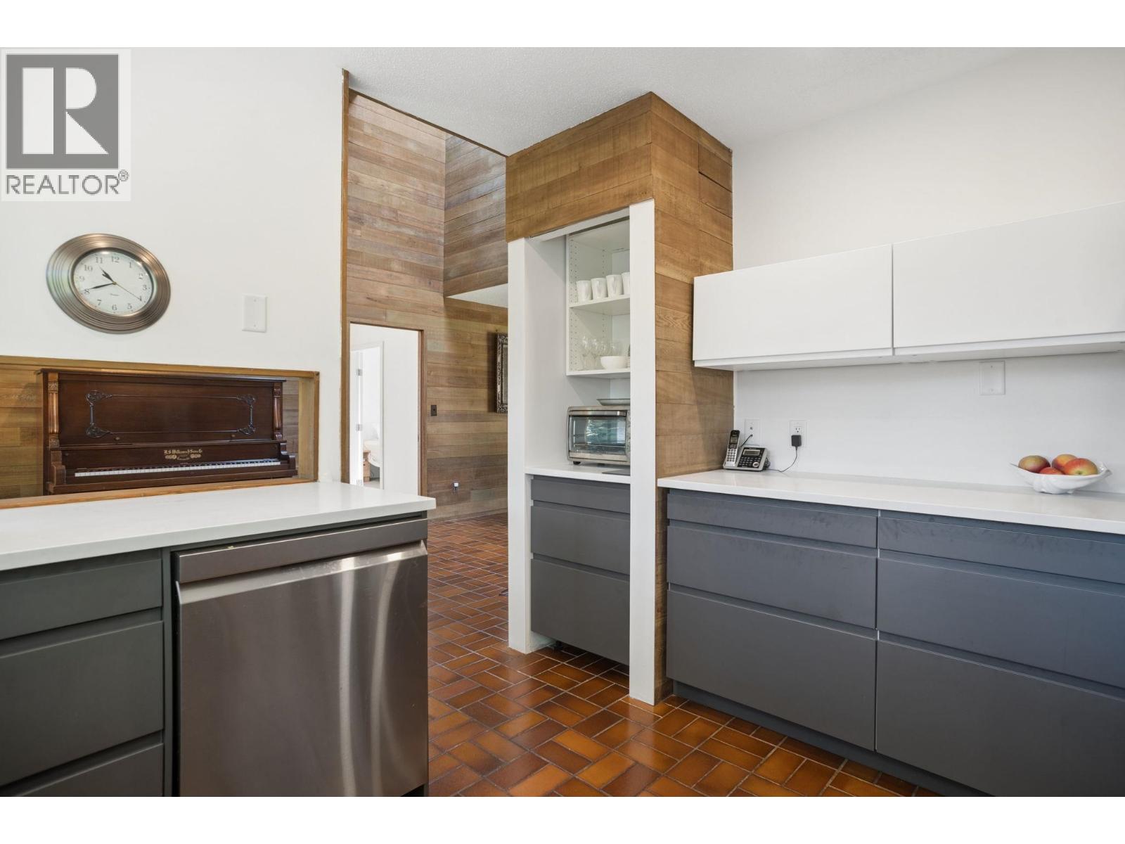 4 Bed, 2 Bath House for Sale in Vancouver – 4271 STAULO CRESCENT, Vancouver – MLS# R3159283 - Image 19