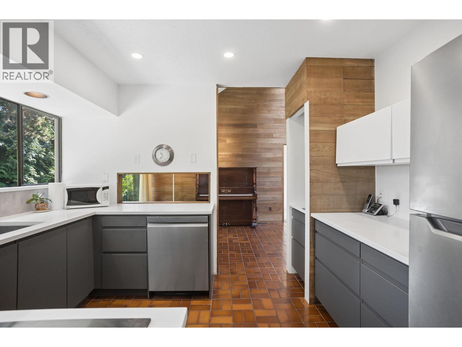 4 Bed, 2 Bath House for Sale in Vancouver – 4271 STAULO CRESCENT, Vancouver – MLS# R3159283 - Image 20