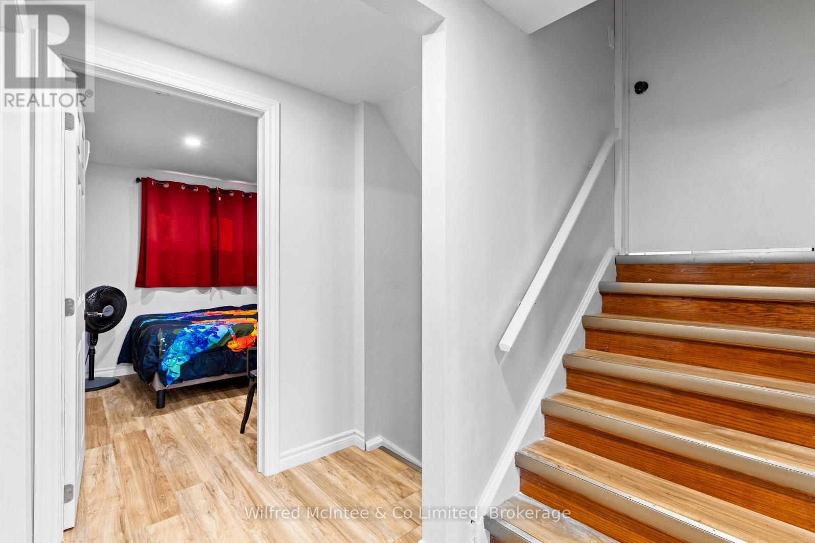 517 WALES DRIVE - 35