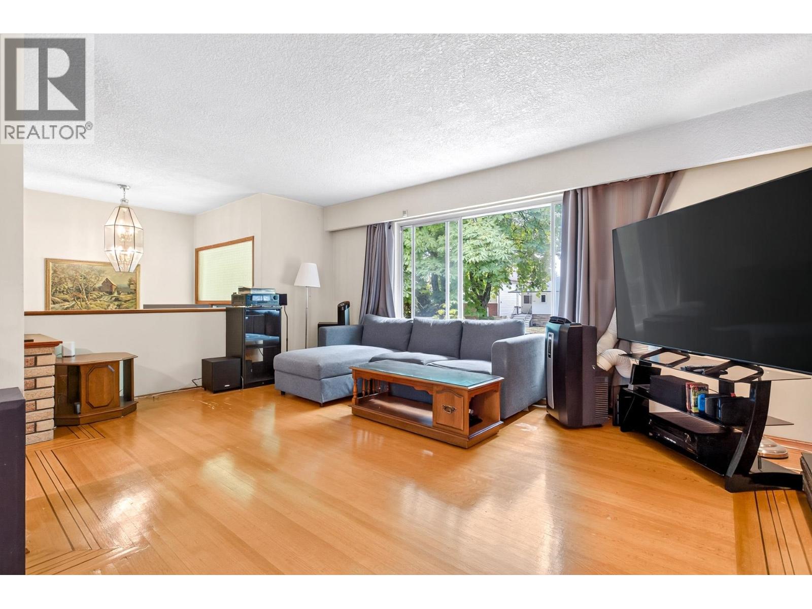 3 Bed, 1 Bath House for Sale in Vancouver – 2175 WAVERLEY AVENUE, Vancouver – MLS# R3159133 - Image 9