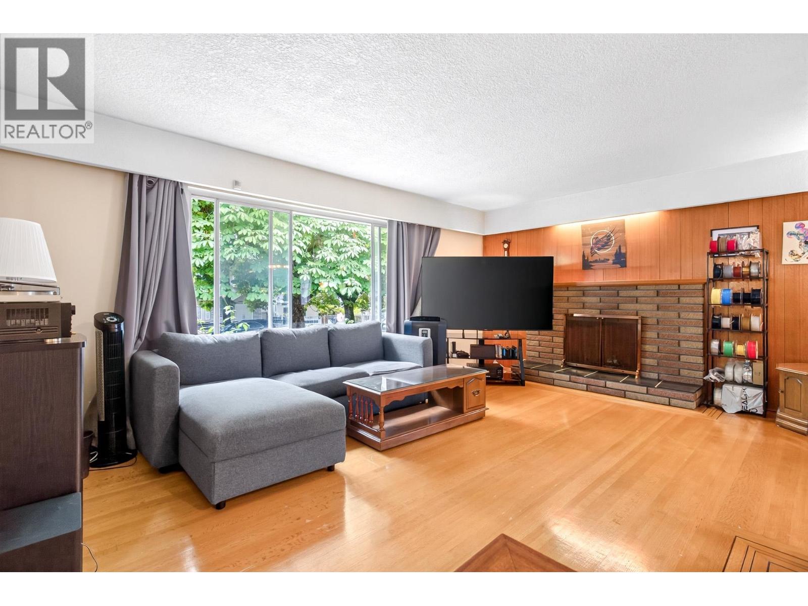 3 Bed, 1 Bath House for Sale in Vancouver – 2175 WAVERLEY AVENUE, Vancouver – MLS# R3159133 - Image 7