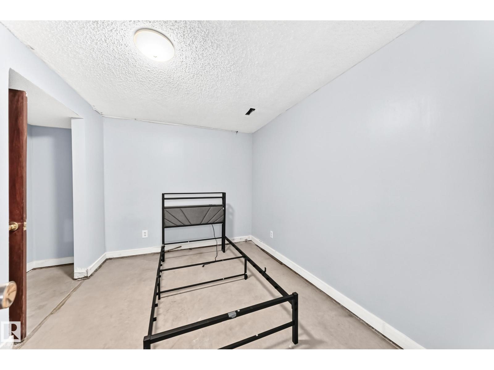 11945 138 AV NW - 36