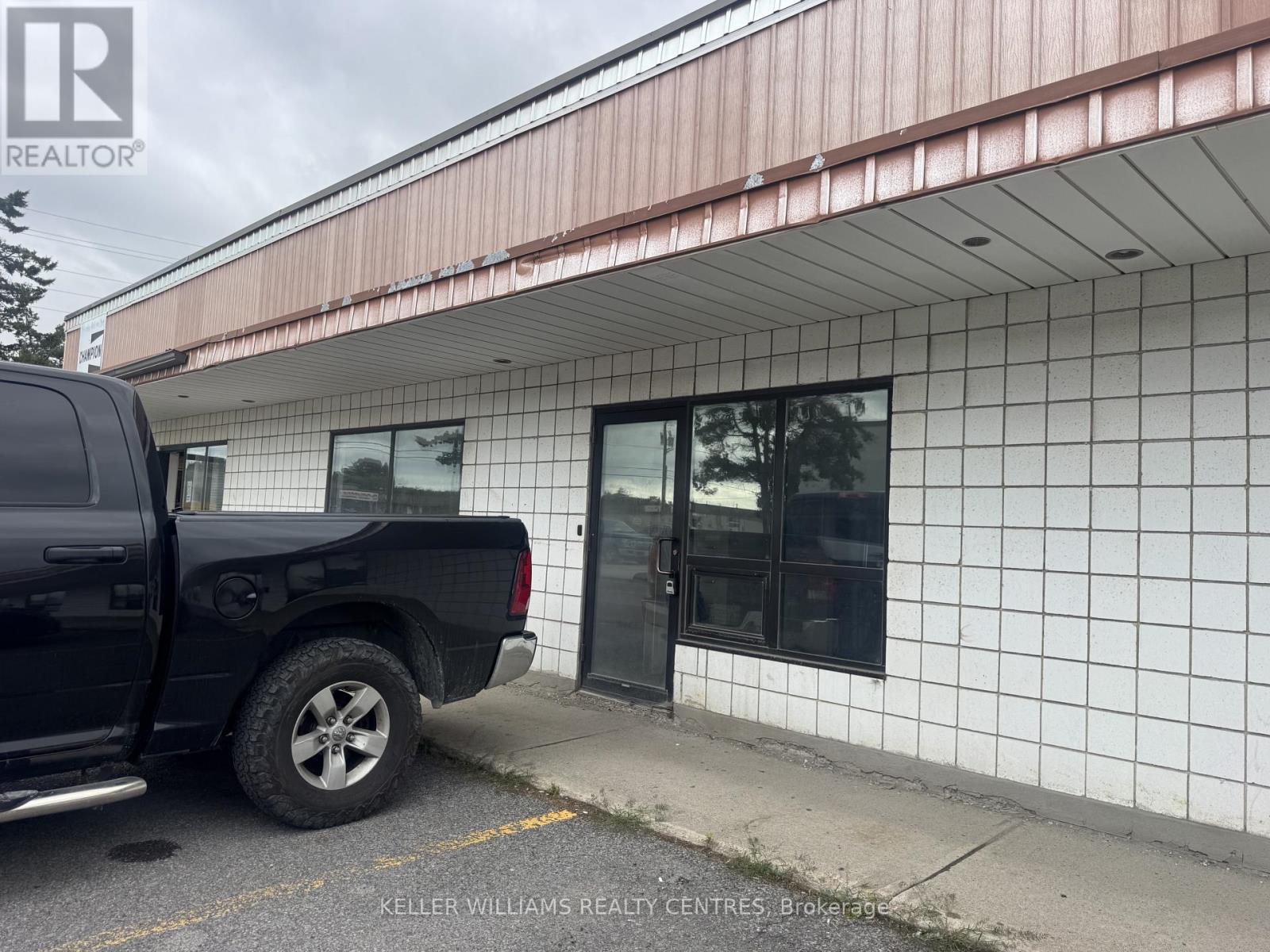 #2 717 Wilson Road South, Oshawa (Farewell), Ontario, L1H6E9, Oshawa (Farewell), Ontario — photo 3 of 4