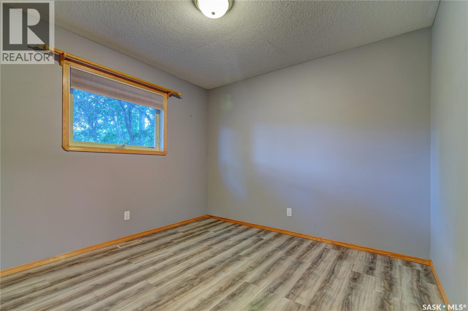 25 Elm BAY - Image 19