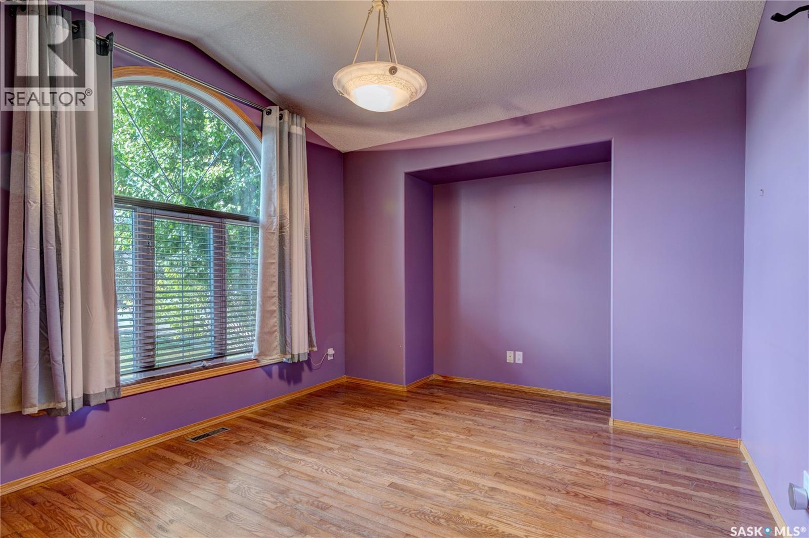 25 Elm BAY - Image 4