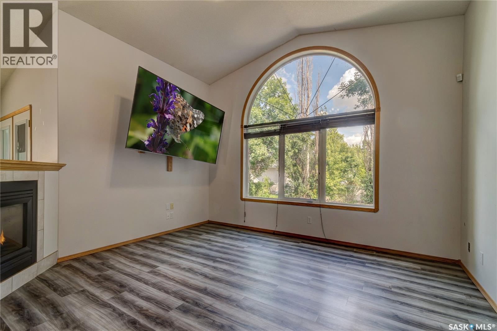 25 Elm BAY - Image 6