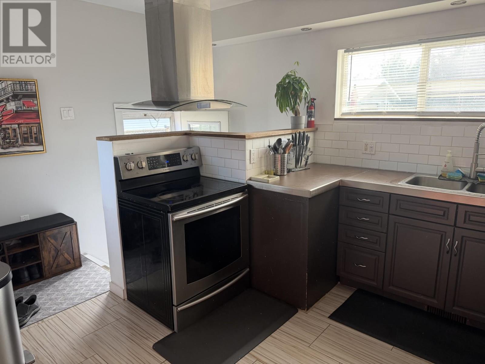 1901 Bailey AVE - 4