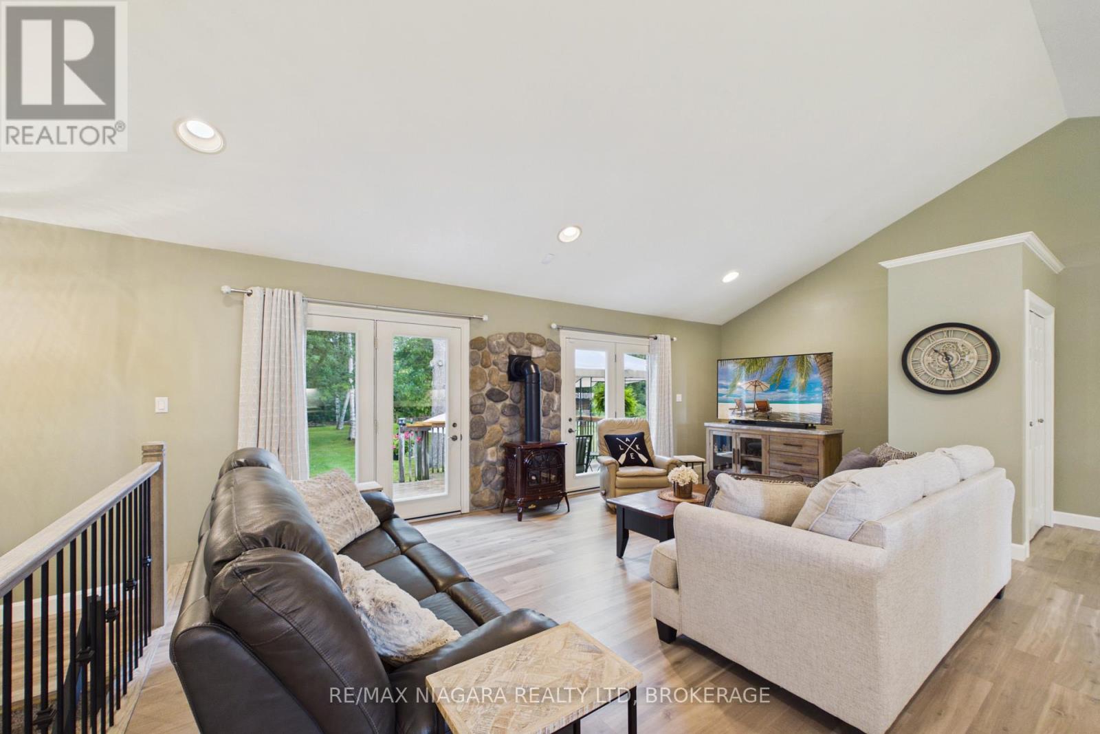 115 PINEWOOD BOULEVARD - Image 11