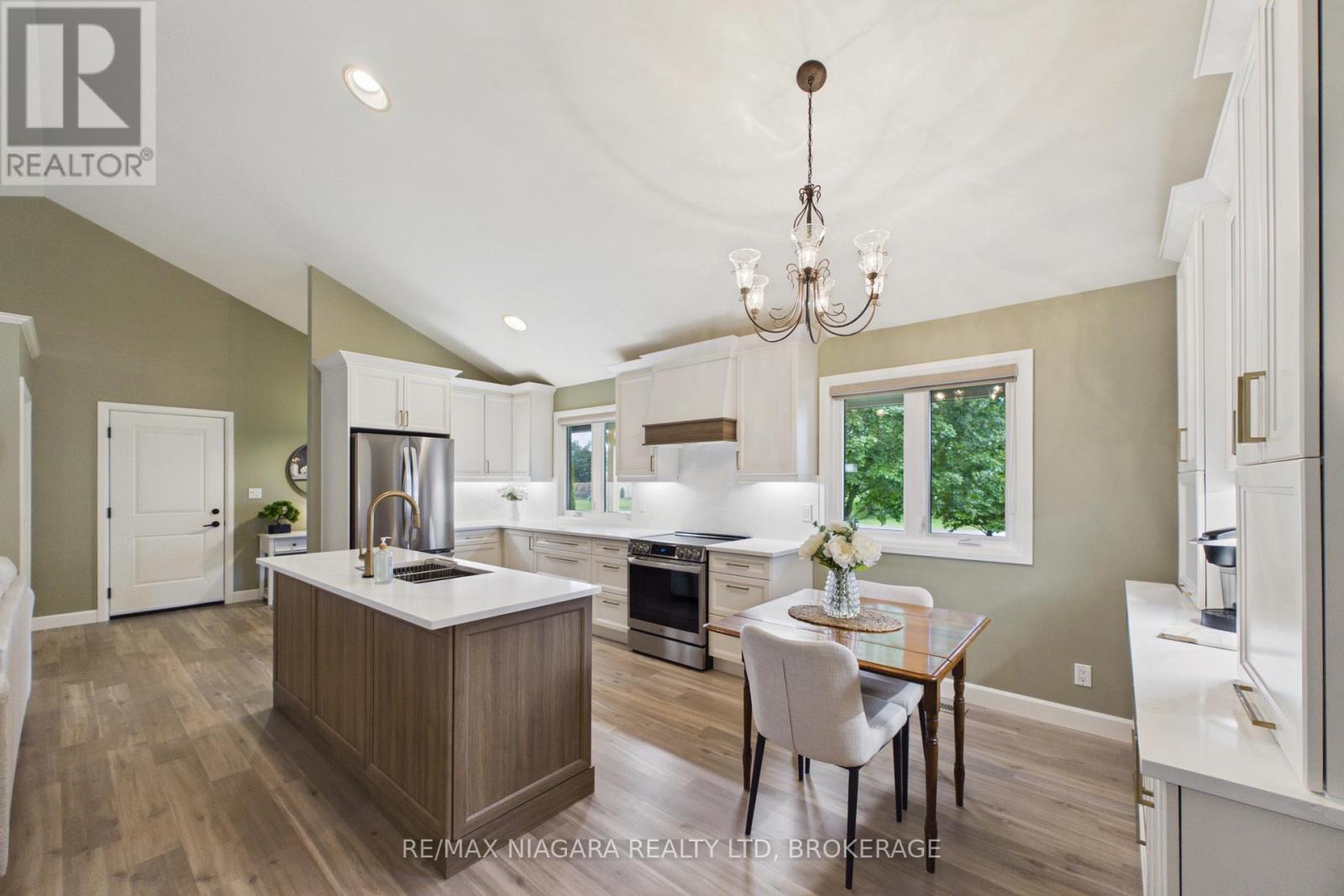 115 PINEWOOD BOULEVARD - Image 13