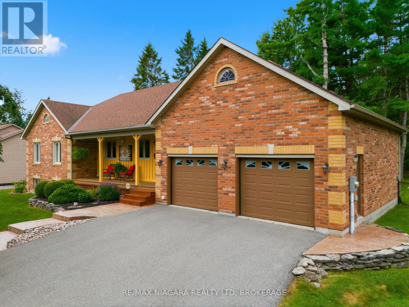 115 PINEWOOD BOULEVARD - 2