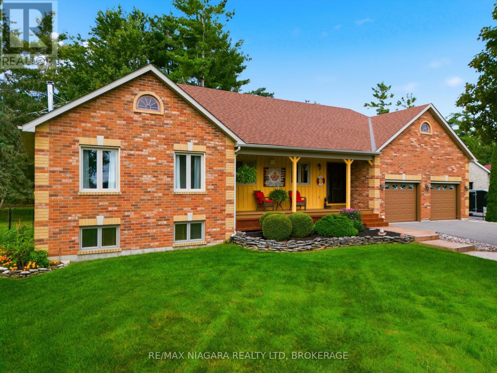 115 PINEWOOD BOULEVARD - Image 3