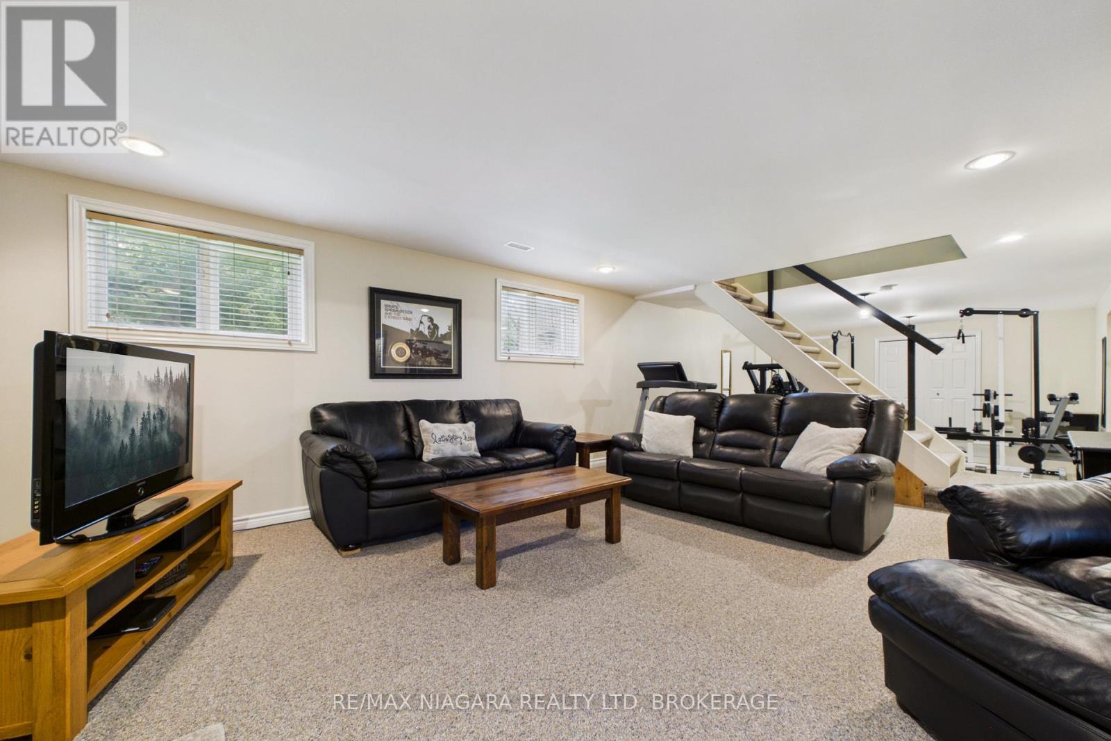 115 PINEWOOD BOULEVARD - 32