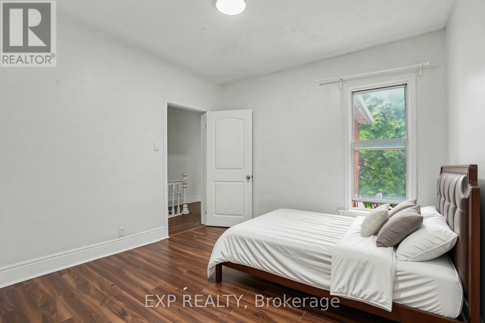 52 CATHCART STREET - 22