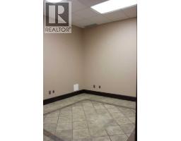 104 And 105, 2201 Box Springs Boulevard Nw, Medicine Hat, AB T1C0C8 Photo 12