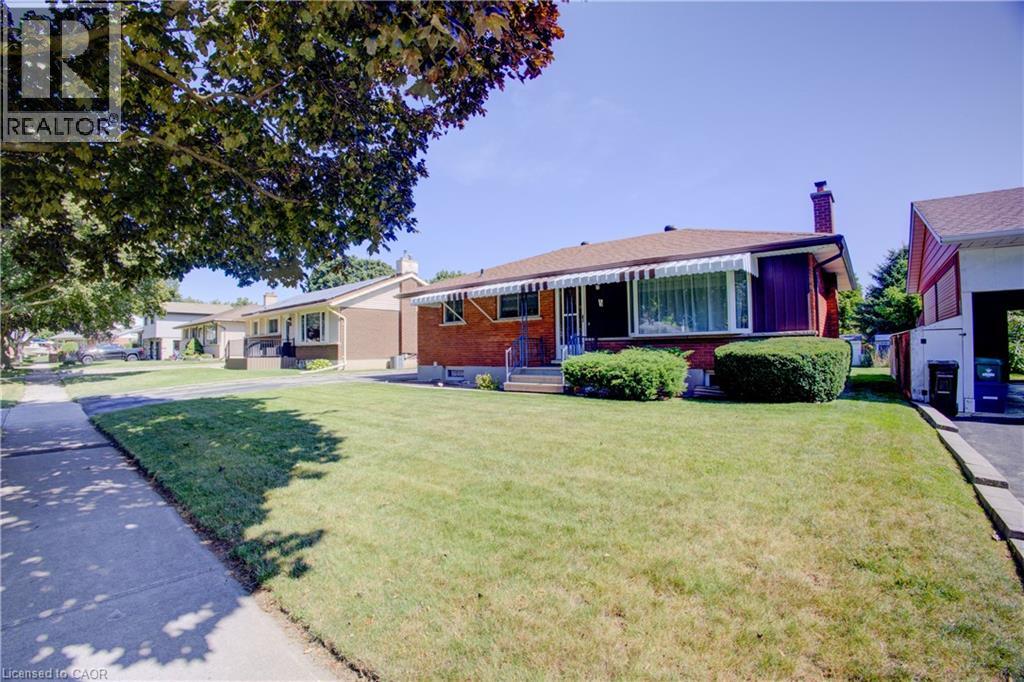 52 QUEENSTON Crescent - 2