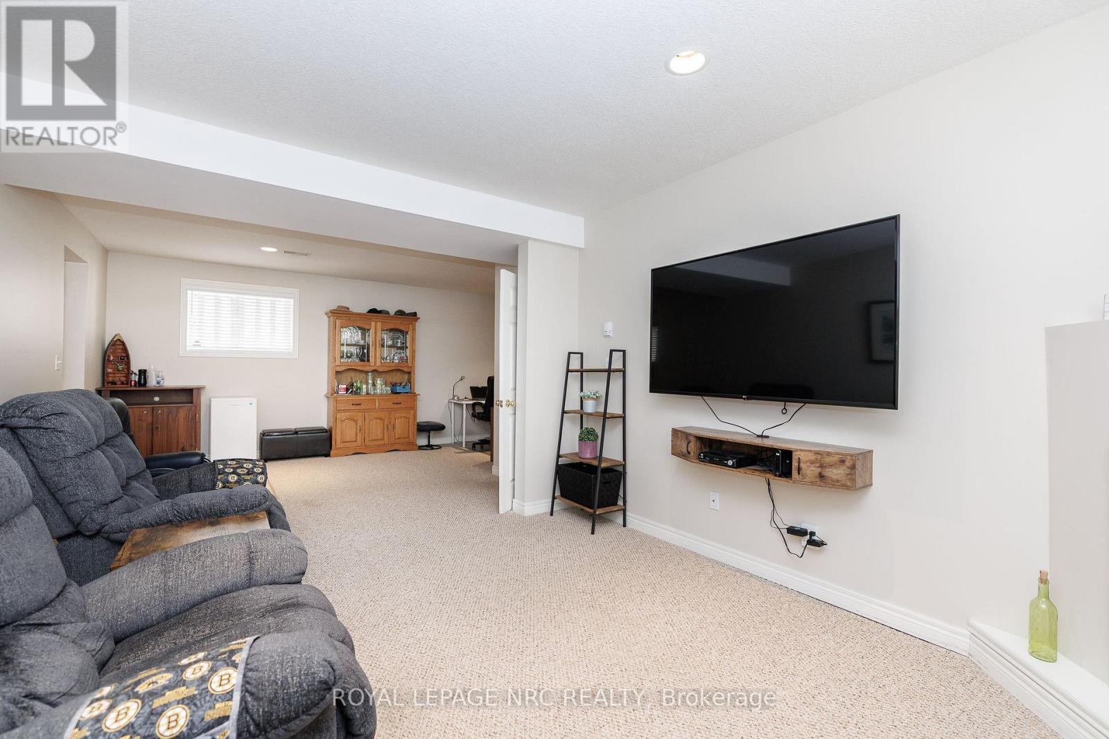 8093 BEAVERTON BOULEVARD - 23