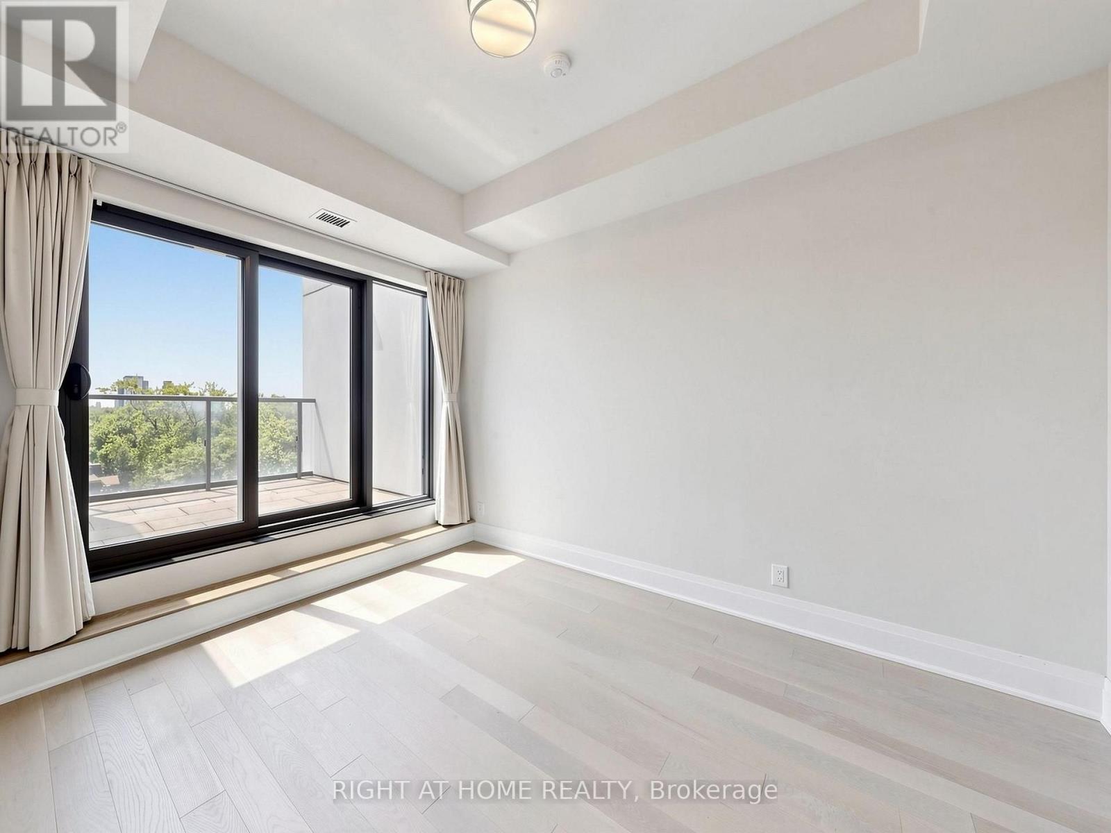 #615 280 HOWLAND AVENUE - 21