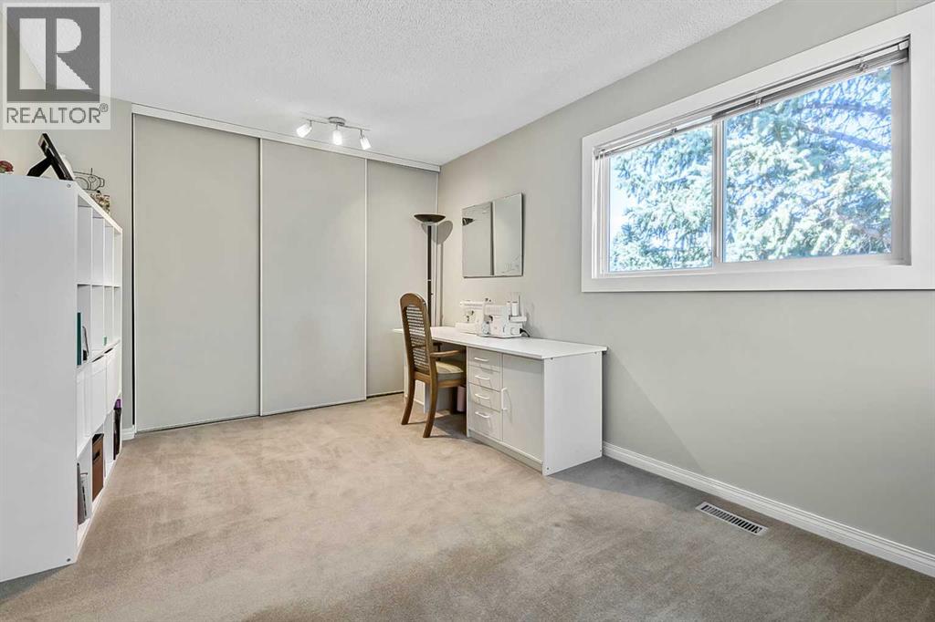 #76 200 Shawnessy Drive SW - 15