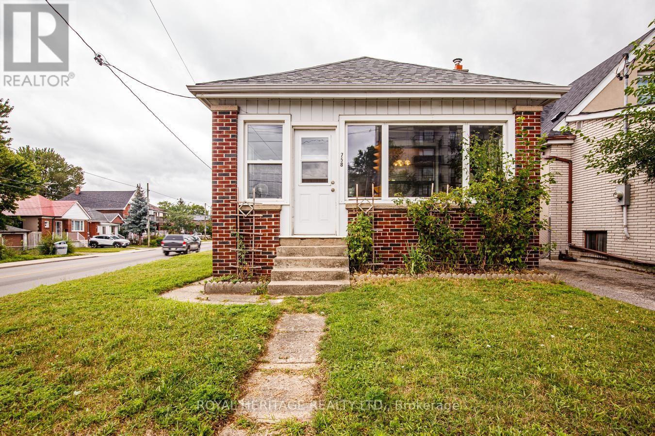 Photo of 758 Jane Street