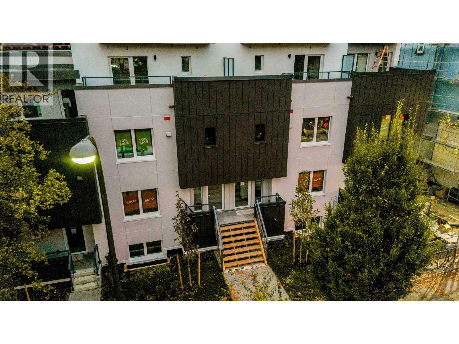 2069 E 1ST AVENUE, Vancouver