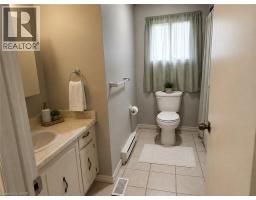 Living room - 31 Old Carriage Drive, Kitchener, ON N2P1H5 Photo 6