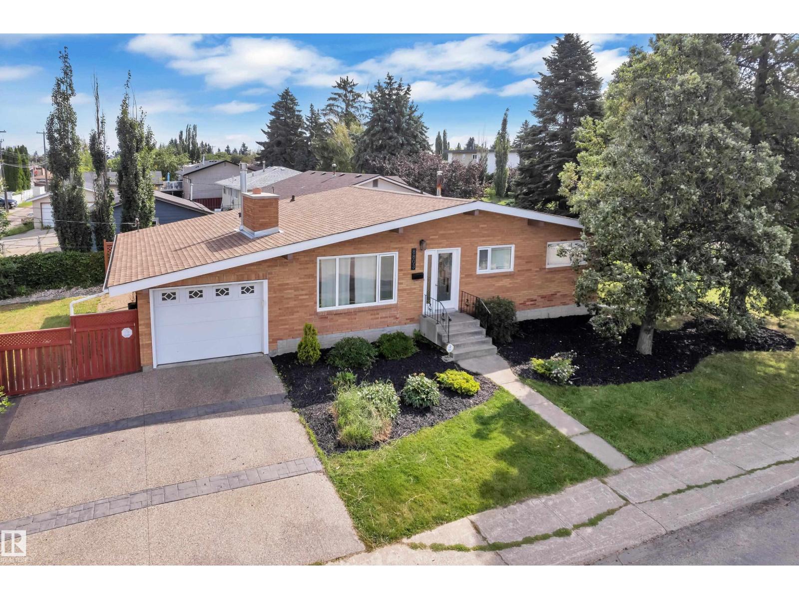 8803 68A ST NW, Kenilworth, Edmonton photo 3