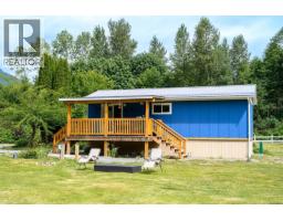 429 Community Rd, Sayward, BC V0P1R0 Photo 18