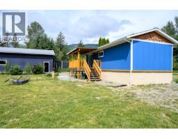 429 Community Rd, Sayward, BC V0P1R0 Photo 19