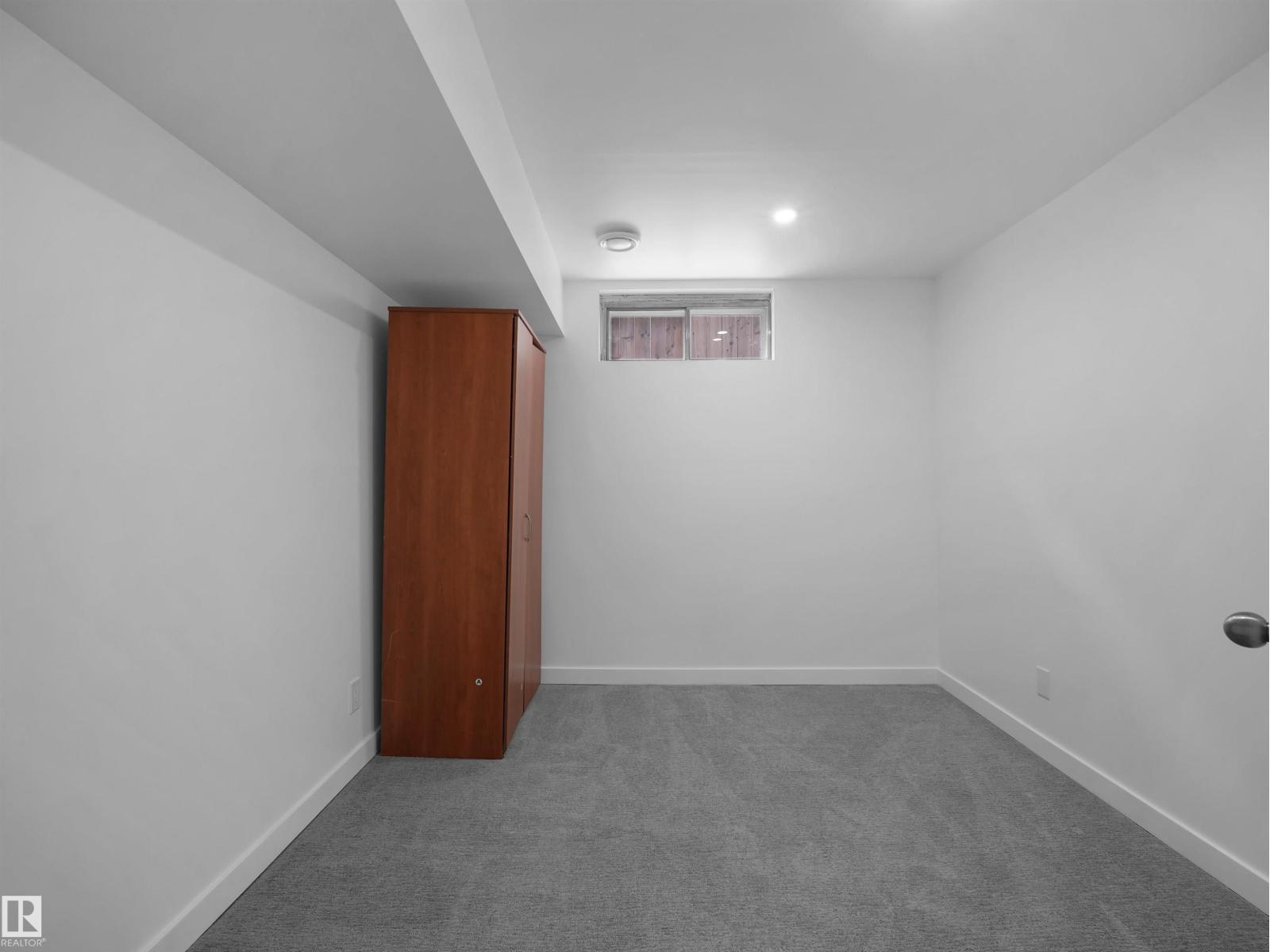 7435 32 AV NW - 41