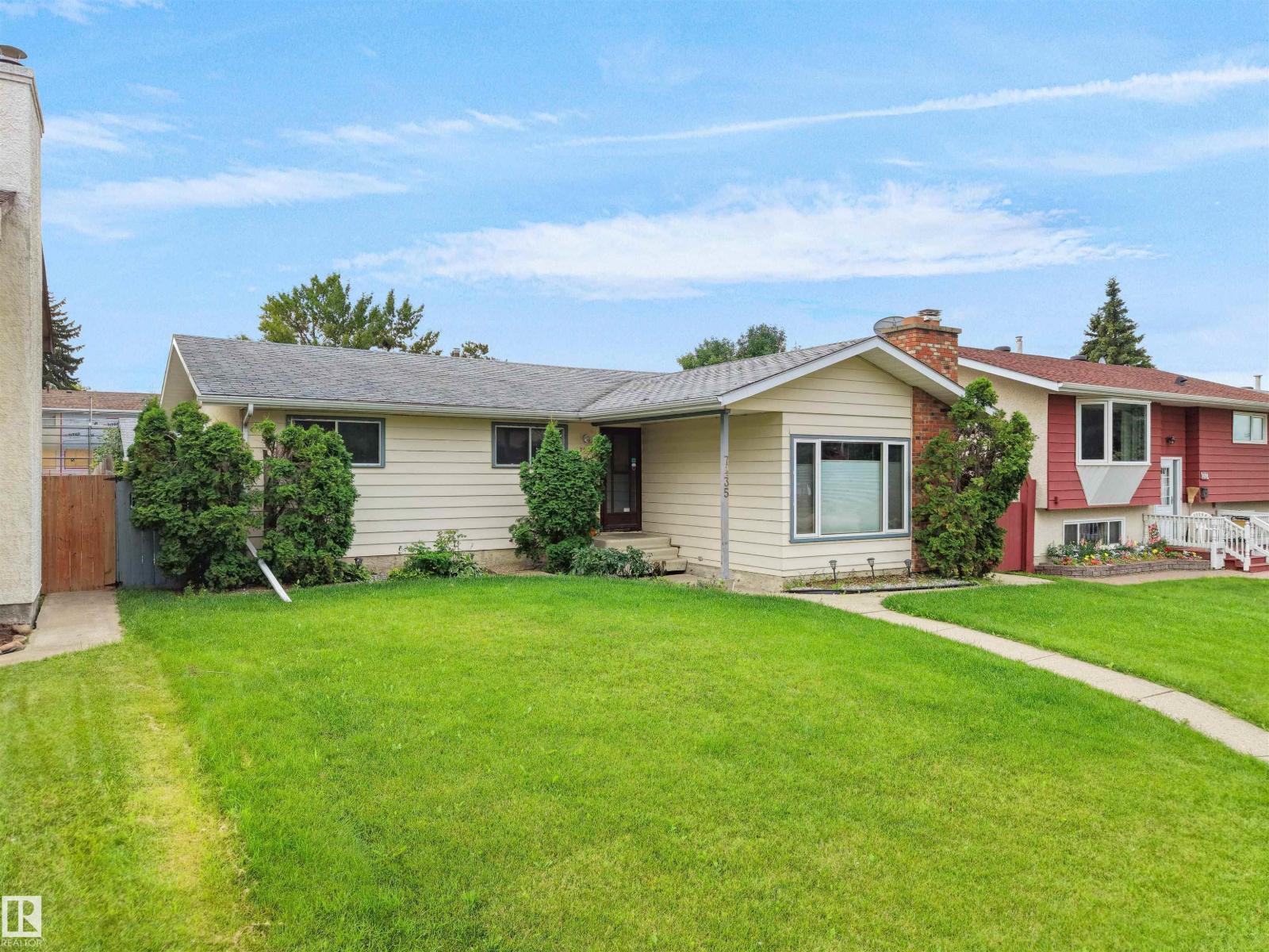 7435 32 AV NW - 2