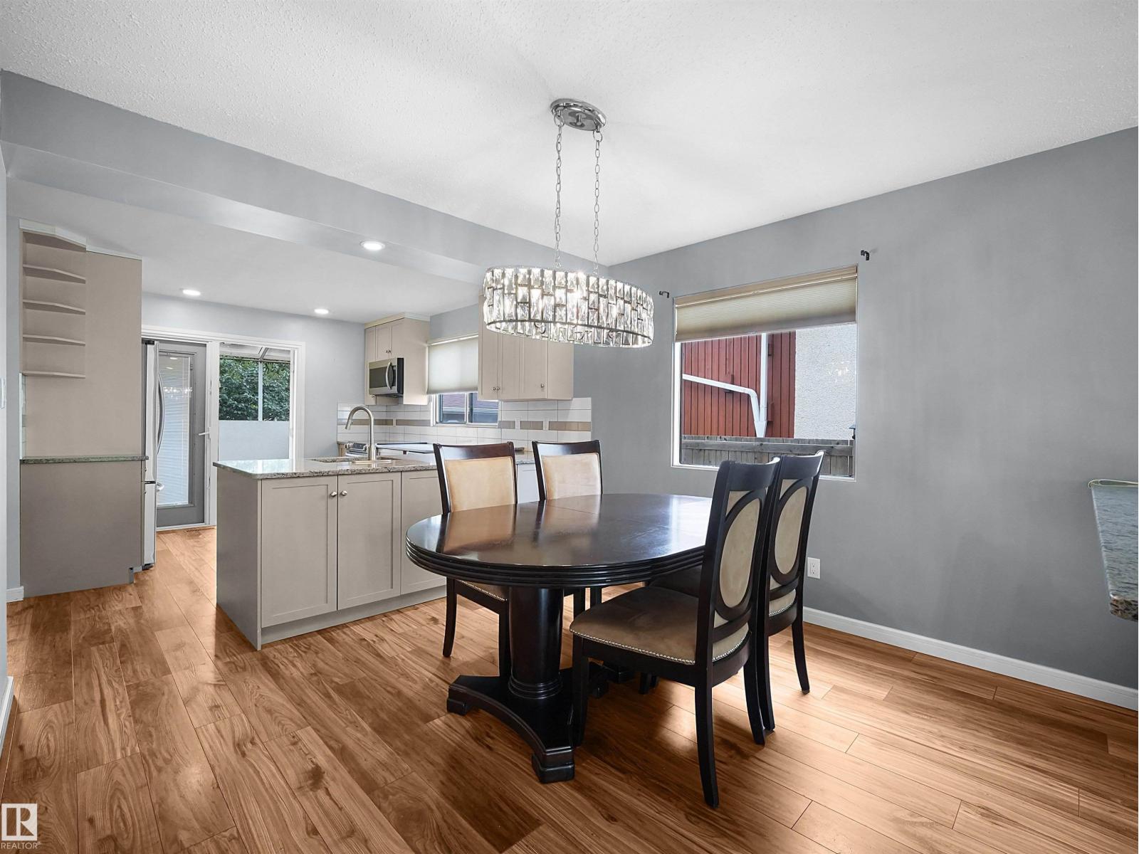 7435 32 AV NW - 20