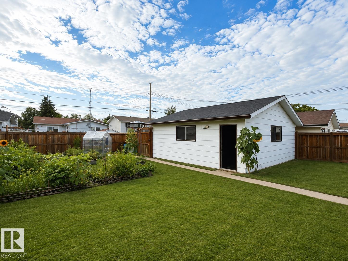 4706 44 ST - 3