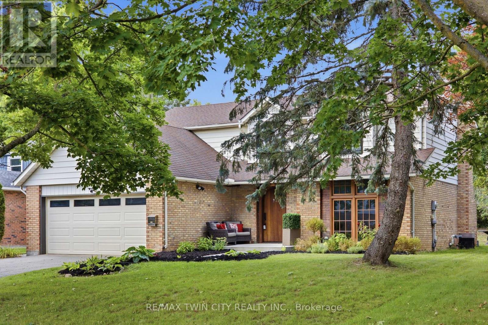416 CLAIRBROOK CRESCENT — photo 1