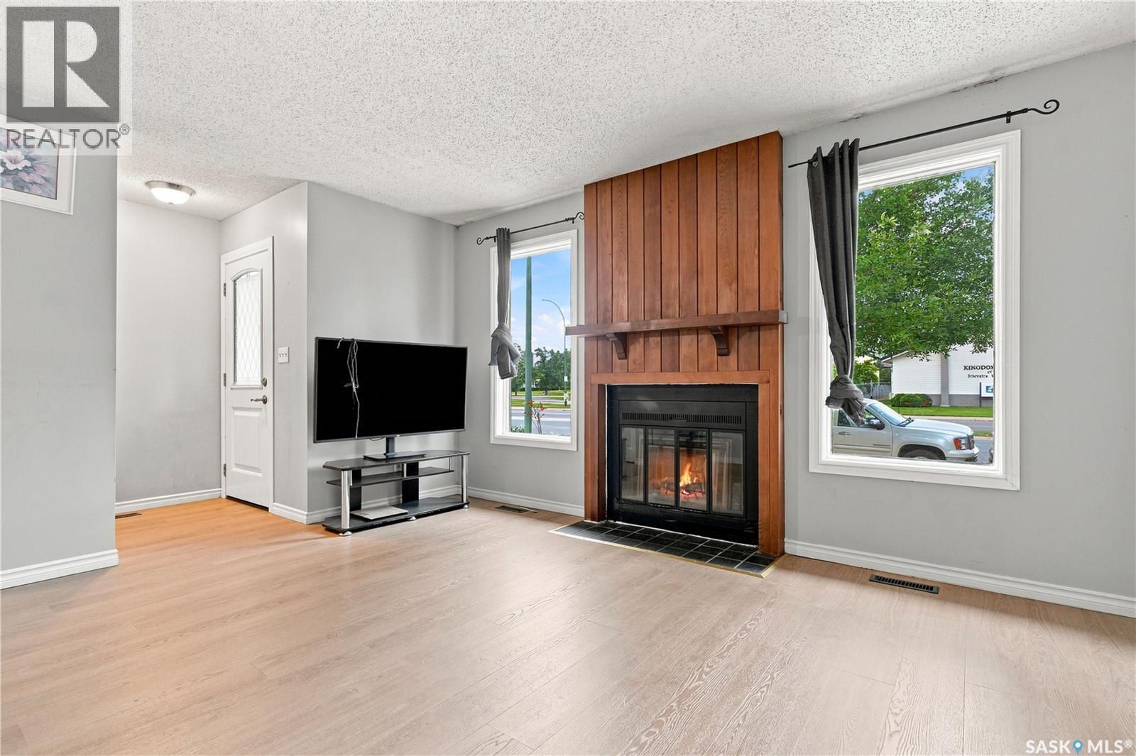 1718 McKercher DRIVE - Image 3