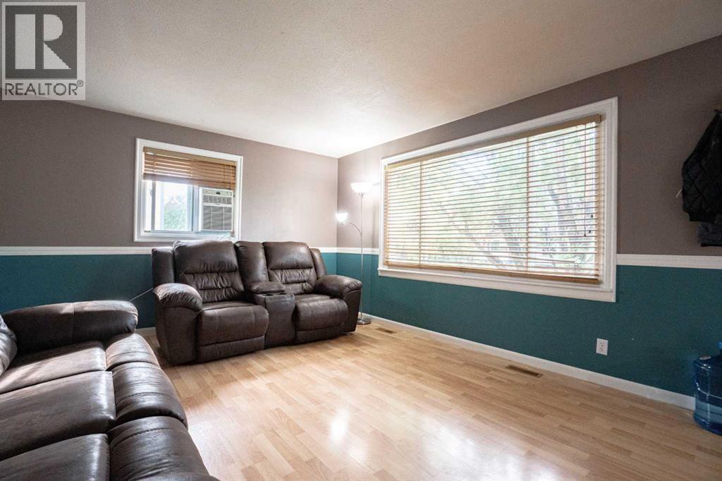 4811 53 ave - 4