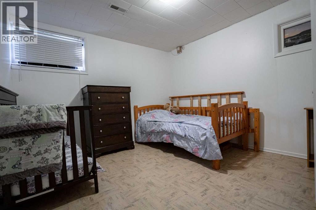 4811 53 ave - 19