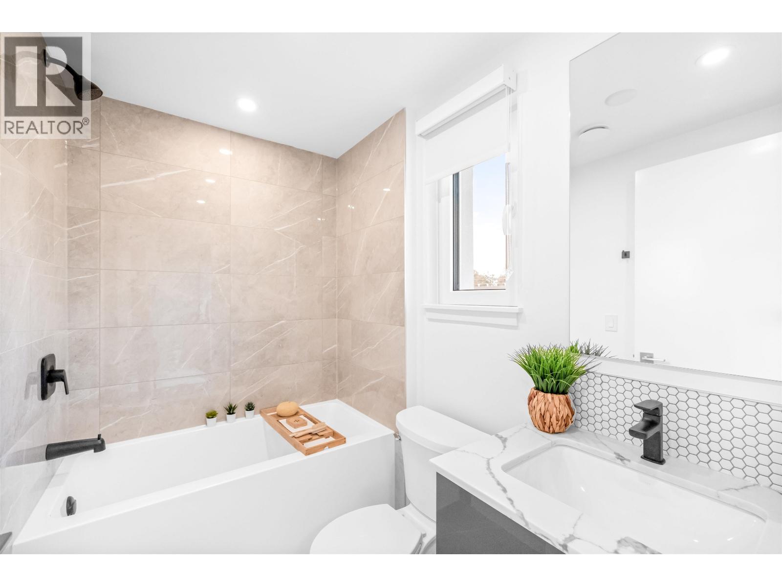 111 2085 E 1ST AVENUE, Vancouver