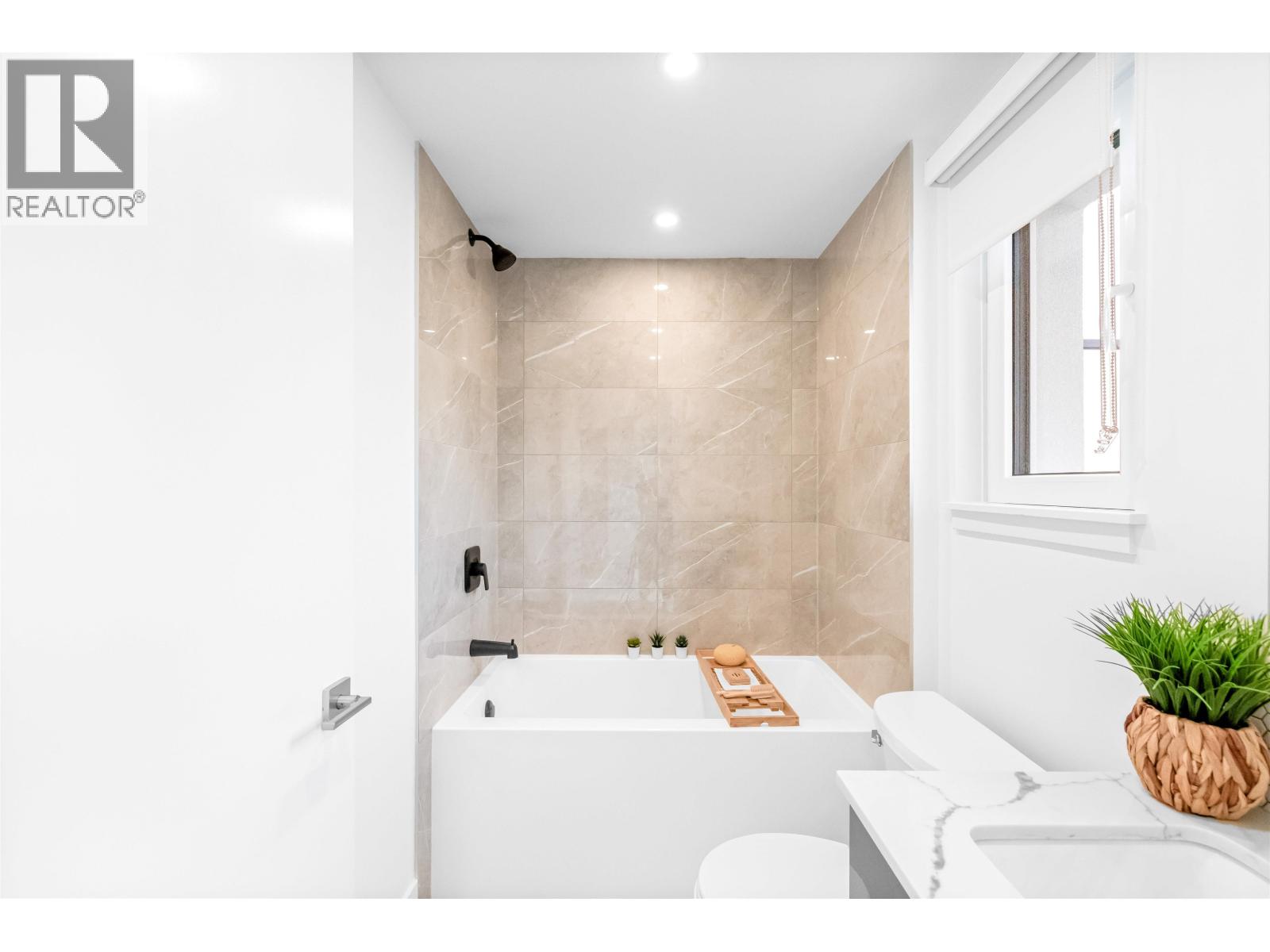 111 2085 E 1ST AVENUE, Vancouver