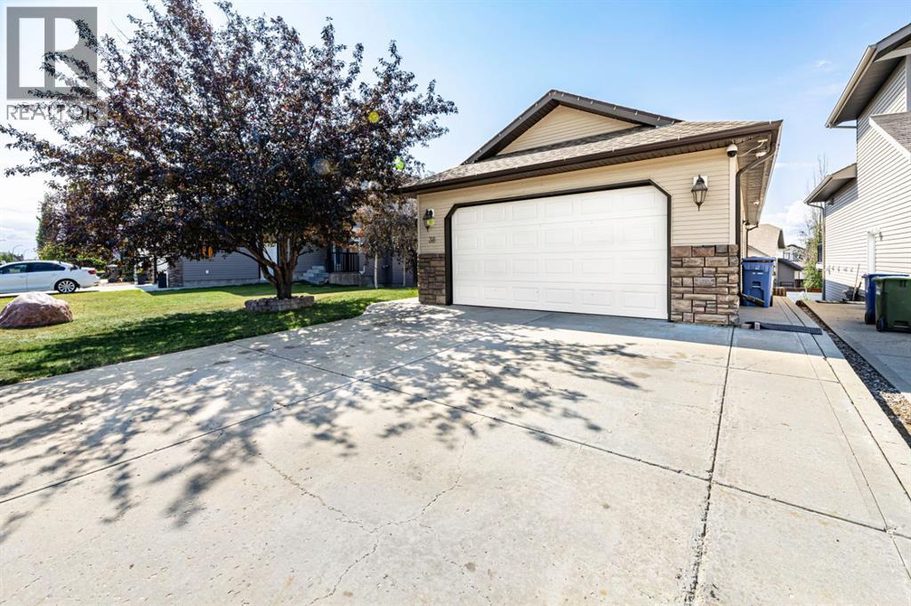 Listing photo – 38 Ivany Close, Red Deer
