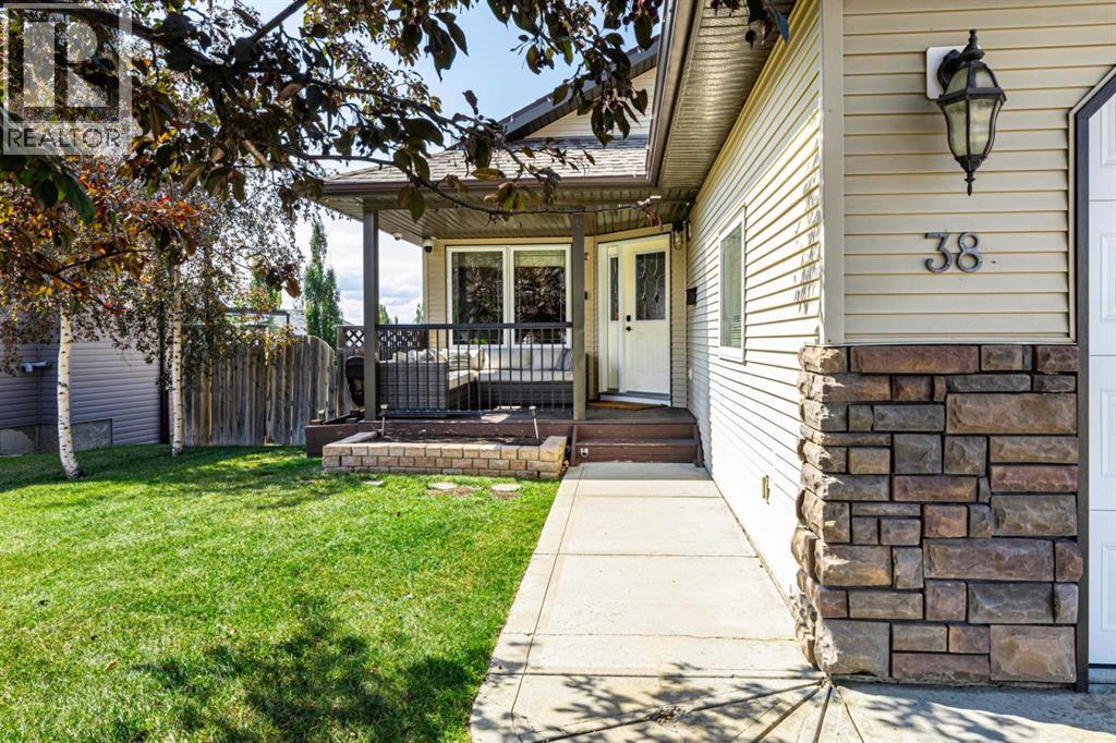 Listing photo – 38 Ivany Close, Red Deer