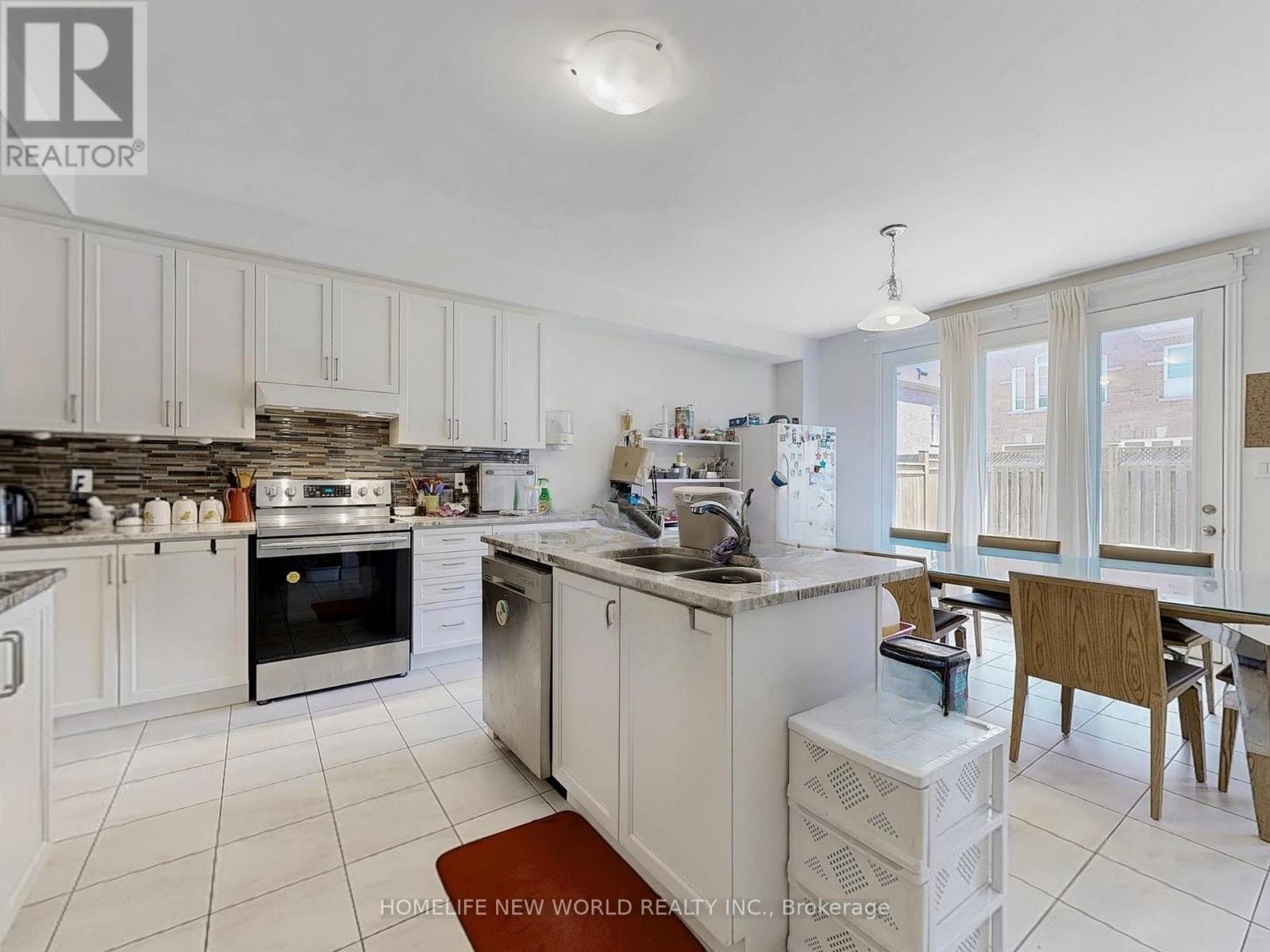 54 THORNAPPLE LANE - 9