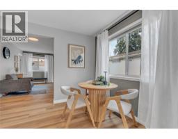 Living room - 367 Douglas Avenue, Penticton, BC V2A2V1 Photo 11