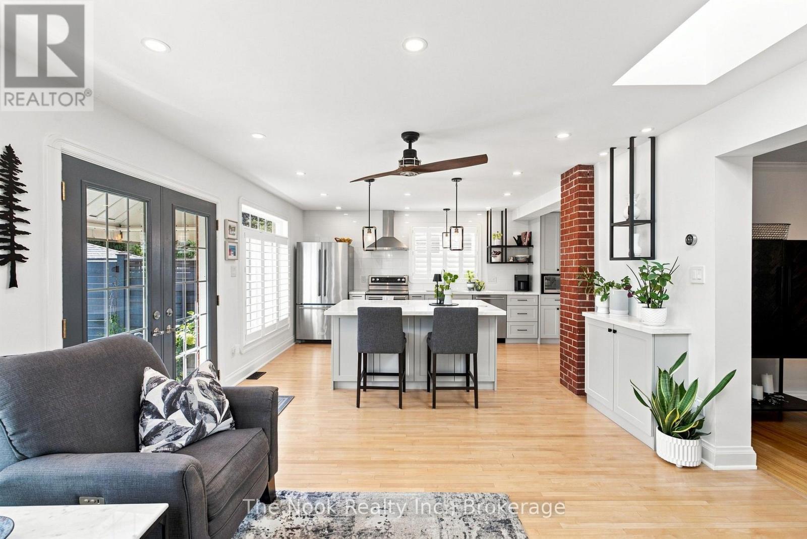 863 MASSON STREET - Image 15