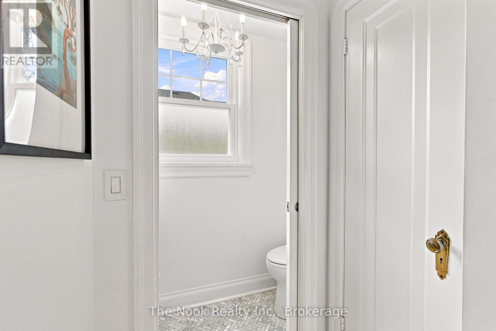 863 MASSON STREET - Image 18