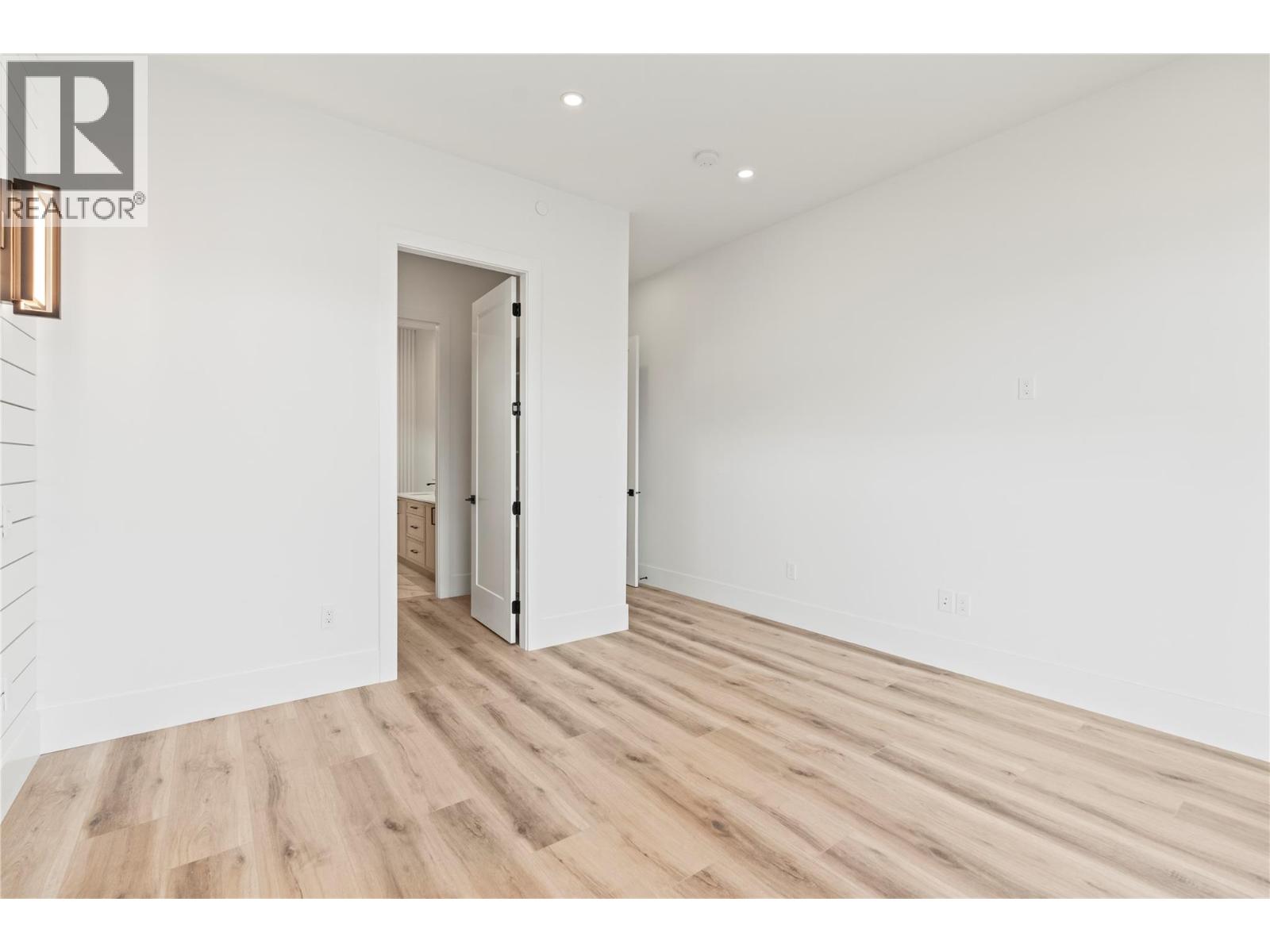 8948 Tavistock Road - Image 23
