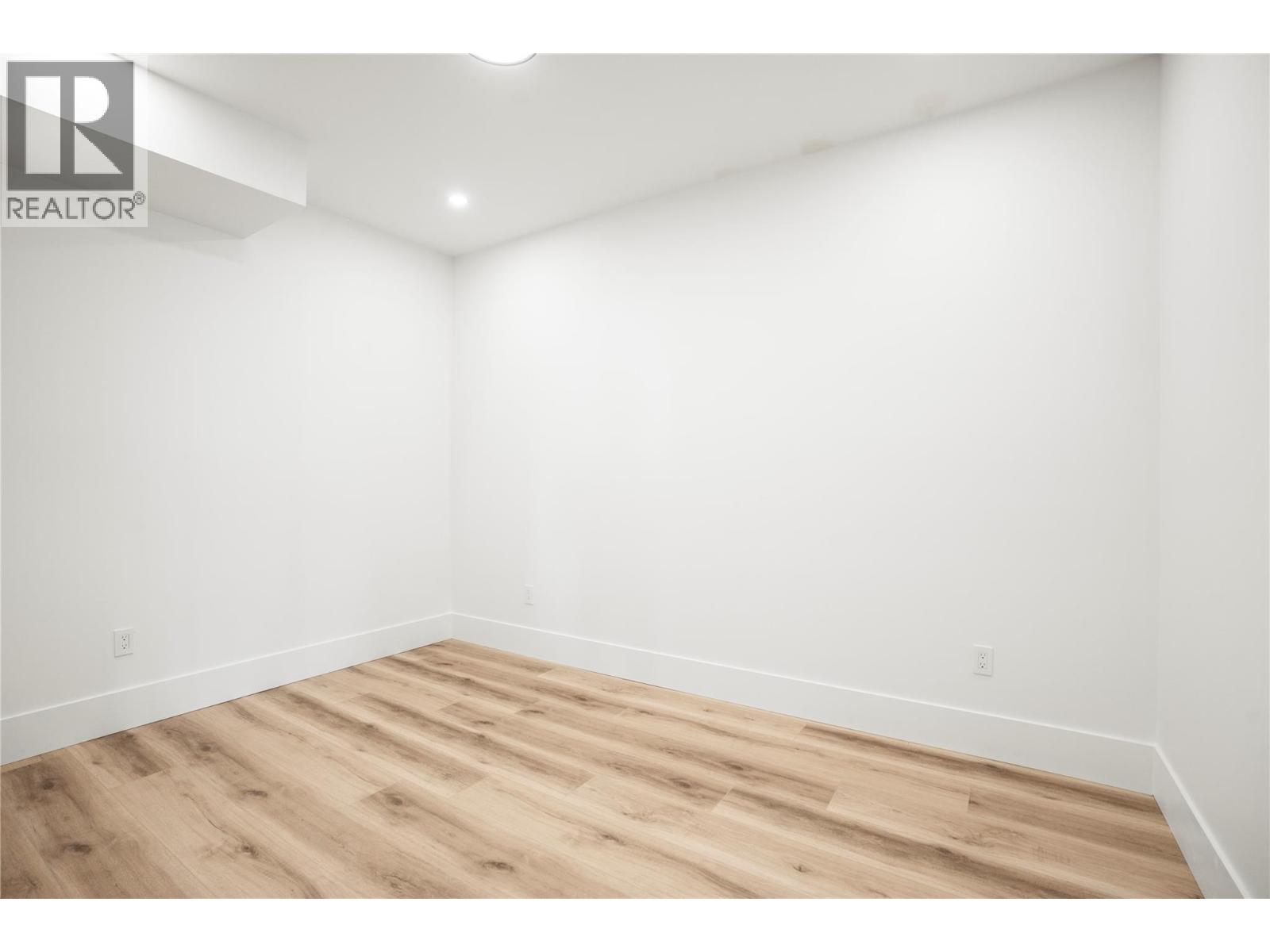 8948 Tavistock Road - 35