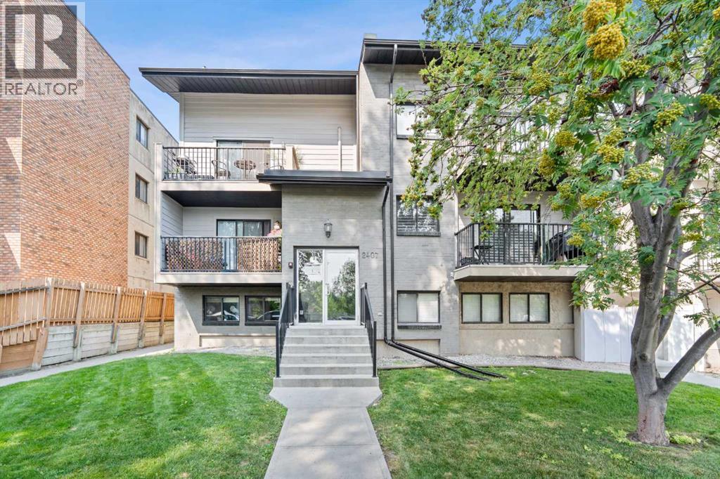 2, 2407 17 Street SW, Calgary, Alberta, T2T4M9
